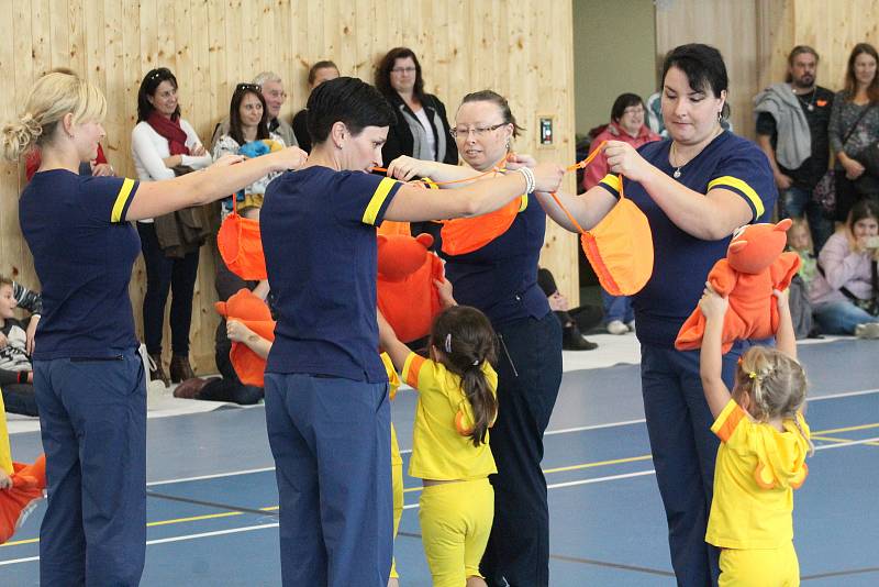 Oslavy 100 let republiky a otevření nové sportovní haly ve Švihově