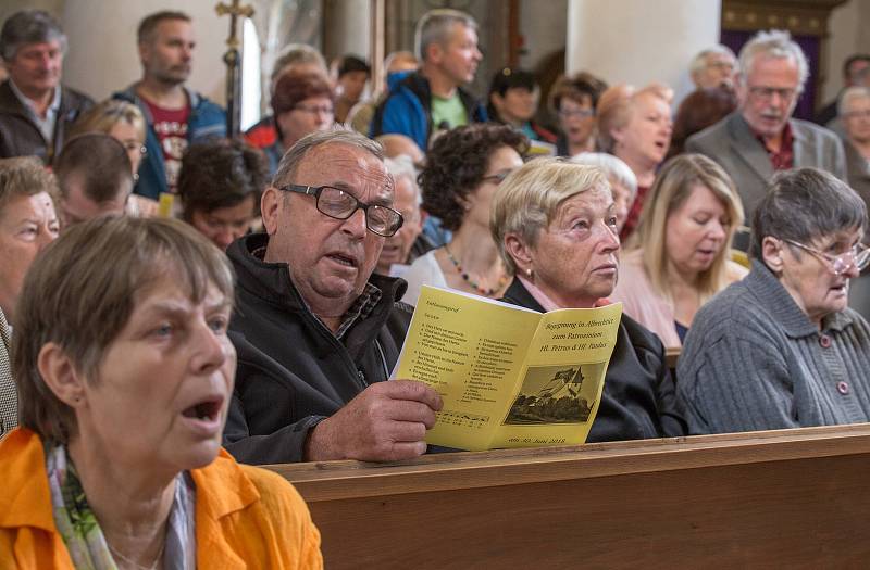 Poutní slavnost zaplnila kostel v Albrechticích.