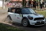 Posádky při předstartovní show a na tratích Rally Agropa