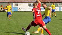 Zatímco na podzim fotbalisté SK Klatovy 1898 (červení) soupeře z plzeňské Doubravky (hráči ve žlutém) porazili 2:1, v sobotní odvetě hrané v rámci 25. kola divize A padli 2:4.