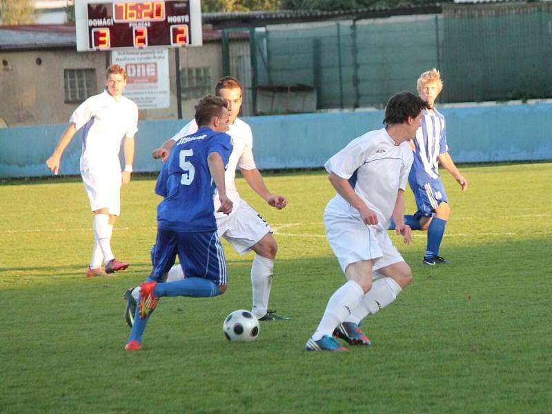 Krajský přebor: Klatovy (v bílém) - Domažlice B 3:2.