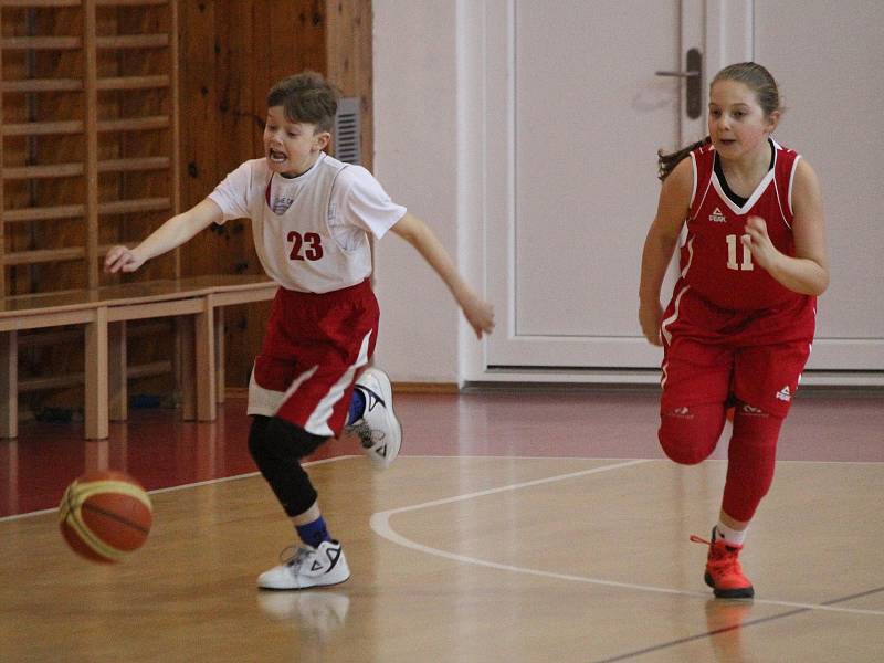 Krajský přebor nejmladších minižáků U11 2017/2018: Klatovy hoši - Klatovy dívky 58:39 a 63:40