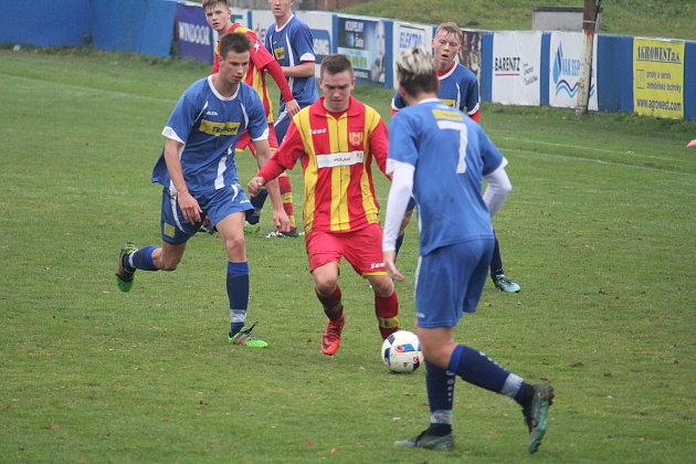 Klatovští dorostenci (na archivním snímku hráči v modrých dresech) porazili Strakonice. Devatenáctka uspěla 3:1, fotbalisté do 17 let dokonce 5:0.