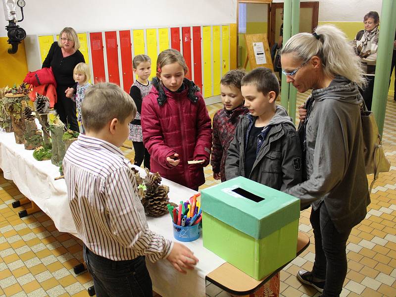 Budova školy ve Velharticích slavila osmdesátku.