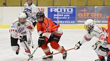 Přátelský zápas dorostu: HC Klatovy (v bílém) - HC Tachov-Mariánské Lázně 5:3.