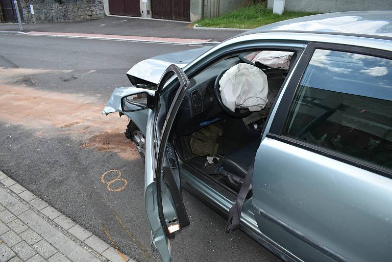 Nehoda mladého řidiče v Gorkého ulici v Klatovech.