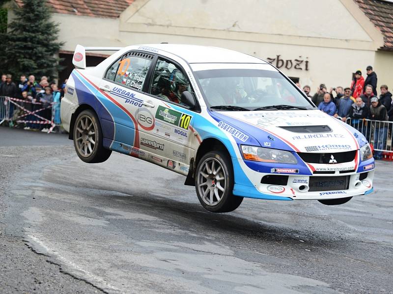 Posádky na tratích druhé etapy šumavských rally