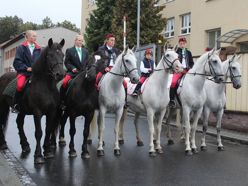 Odhalení pamětní desky na počest klatovským dragounům.