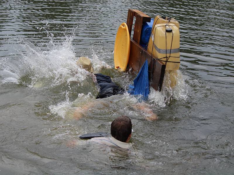 Neckyjáda na rybníku Plzenčák v Bolešinech.