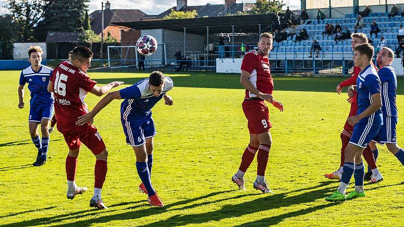 Fotbalisté divizních Klatov remizovali v 11. kole soutěže na hřišti Soběslavi 2:2, i když po prvním poločase vedli o dvě branky.