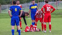 5. kolo OPM: FC Švihov (na snímku fotbalisté v červenobílých dresech) - TJ Sokol Chudenice (modří) 2:2 (2:0).