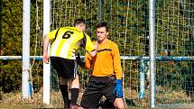 14. kolo I. B třídy: FK Horažďovice (žlutí) vs. Chanovice 3:2.