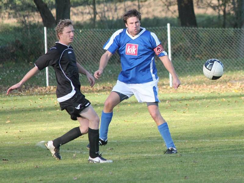 IV. třída: Kolinec (v modrém) - Budětice 0:1.