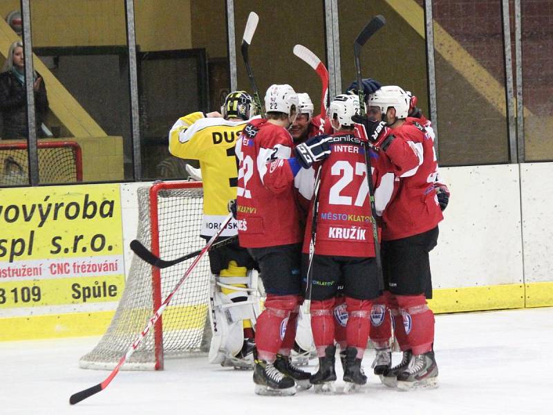 2. liga play-off 2016/2017: SHC Klatovy (červené dresy) - HC Moravské Budějovice 2005 5:2