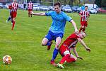 Fotbalisté TJ Sokol Mochtín (na archivním snímku hráči v modrých dresech) sice s Kaznějovem doma vedli po poločase 2:1, ale nakonec padli 3:4.