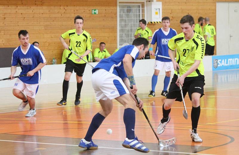 Karlovarská a Plzeňská liga mužů: FBC APM Automotive Kdyně - FK DDM Klatovy (ve žlutém) 2:19.