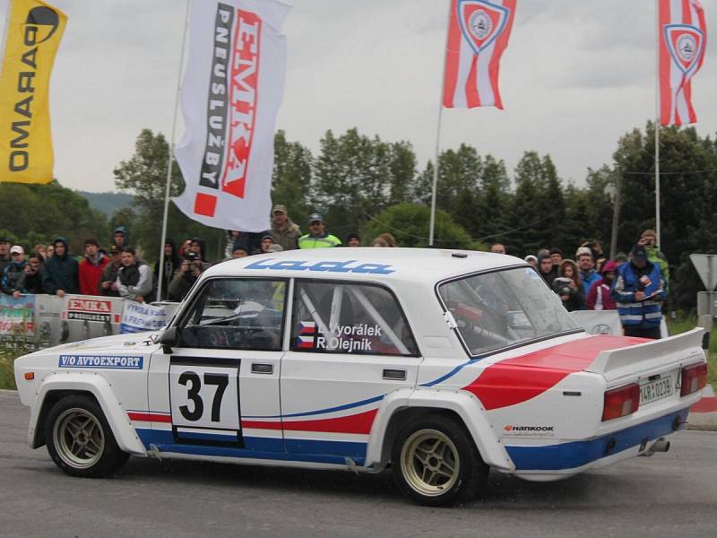 První rychlostní zkouškou 23. Historic Vltava Rallye byl tradičně Klatovský okruh.