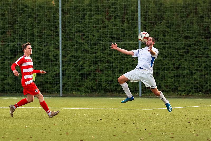 10. kolo okresního přeboru: TJ Sušice B (na snímku fotbalisté v bílých dresech) - FC Švihov 2:2 (1:1).