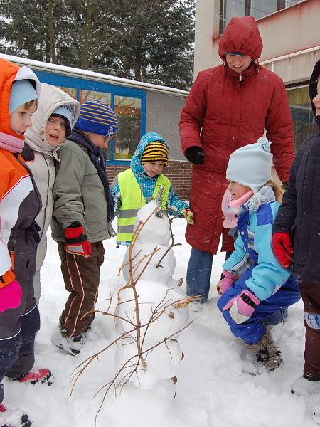 Děti si užívaly sněhové nadílky