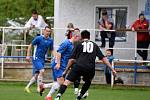 Fotbalisté TJ Měcholupy (na archivním snímku hráči z nedávného zápasu ve Štěnovicích - 2:1) porazili outsidera z Kasejovice 5:2.