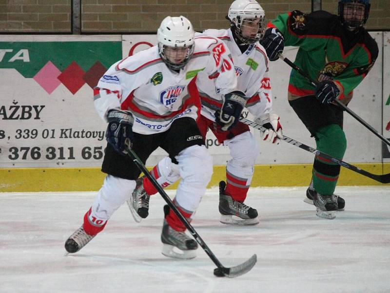 Krajská liga dorostu: HC Klatovy (v bílém) - HC Domažlice 5:1.