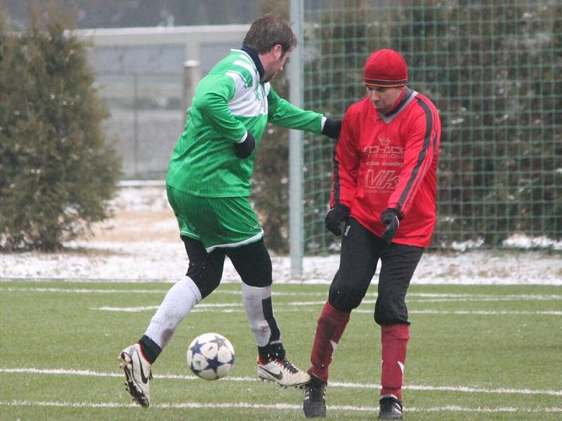 Zimní turnaj v Sušici: Mochtín (v červeném) - Strážov 3:0.