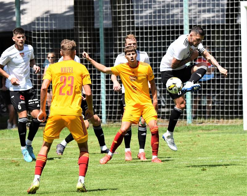 SK Dynamo České Budějovice (bílí) - FK Dukla Praha 3:1.