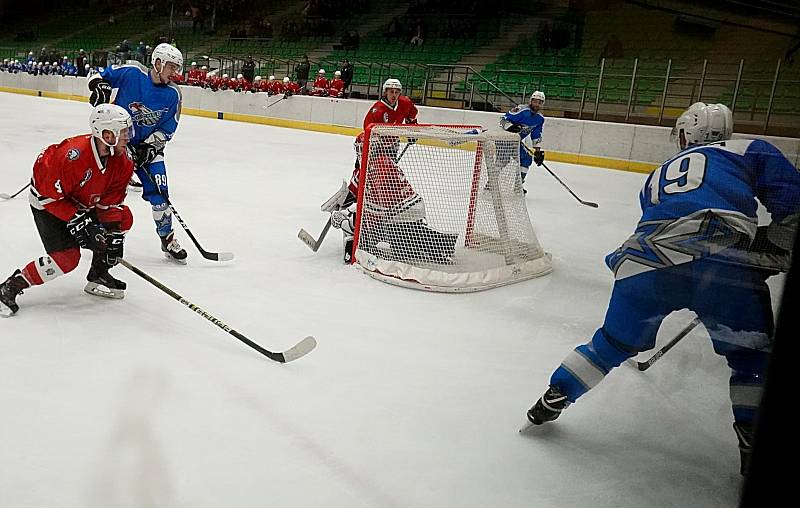 23. kolo 2. ligy, skupina Jih: Stadion Cheb - SHC Klatovy (červení) 5:3.