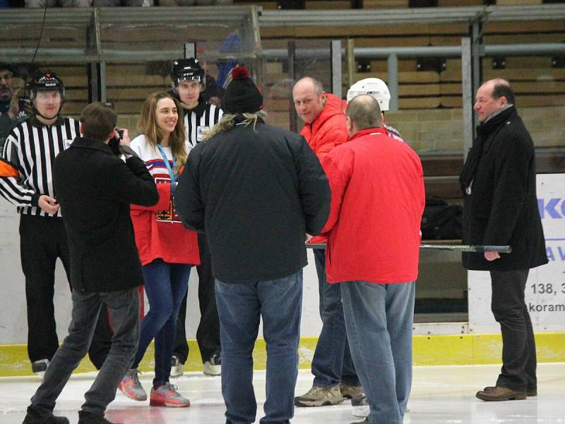 Třetí čtvrtfinále play-off druhé ligy: SHC Klatovy (červené dresy) - HC Kobra Praha 7:3