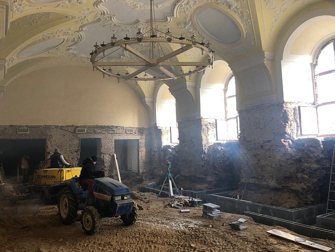 Opravy jezuitské koleje v Klatovech.