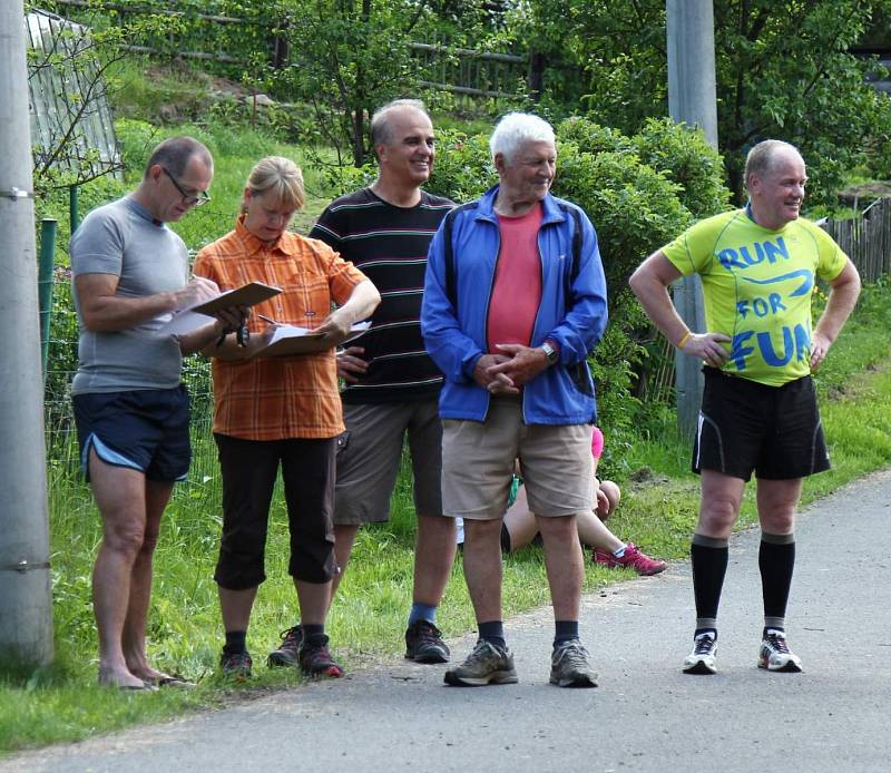 Běžci si tradiční závod Zelenským údolím užili.