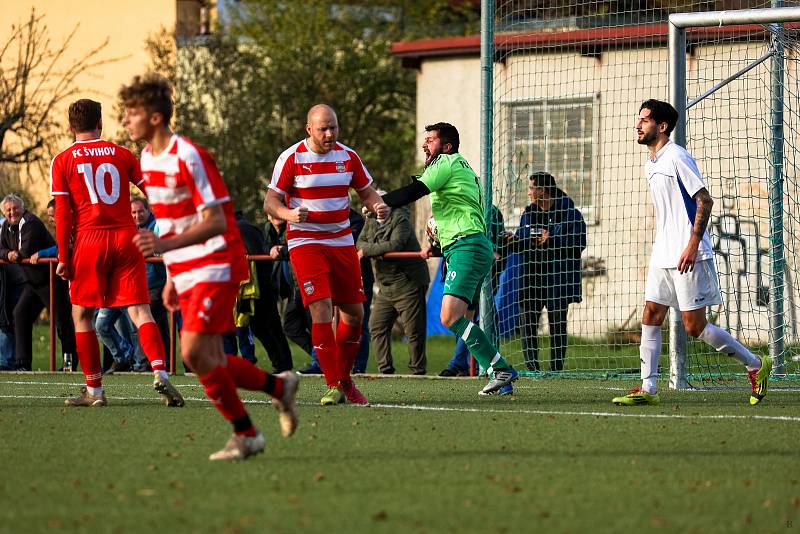 10. kolo okresního přeboru: TJ Sušice B (na snímku fotbalisté v bílých dresech) - FC Švihov 2:2 (1:1).