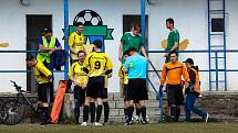 14. kolo I. B třídy: FK Horažďovice (žlutí) vs. Chanovice 3:2.