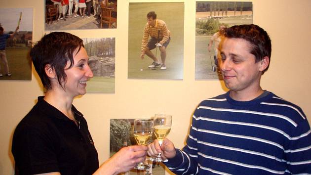 Při Štěpánském turnaji v Indoor Golfu Klatovy se nejvíc dařilo  Pavlu Královi a  Marii Sládkové. Vítězové si  po bitvě na hřišti Latrobe Country Club  na úspěch přiťukli