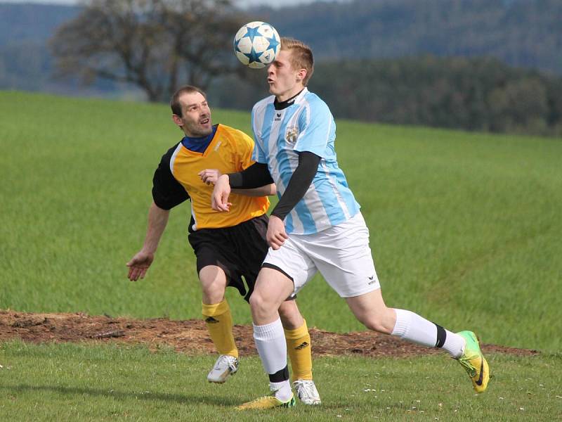 IV. třída skupina A: Nalžovské Hory (bílomodré dresy) - Spůle 1:0