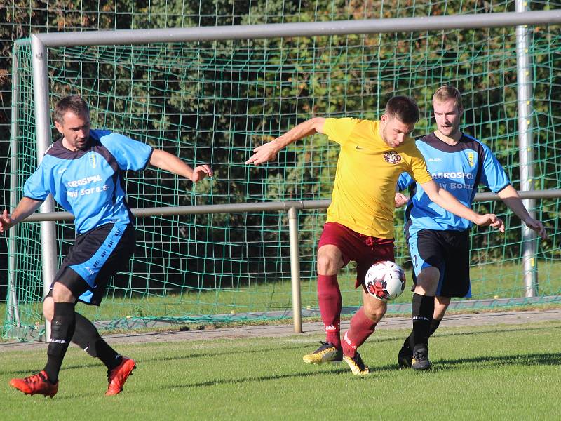 Janovice (na archivním snímku hráči ve žlutých dresech) porazily Chudenice 3:0.