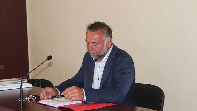 Martin Hlaváček u klatovského soudu.