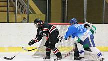 Šumavská liga amatérského hokeje: AHC Gladiators (černé dresy) - HC 2009 Nýrsko 11:3