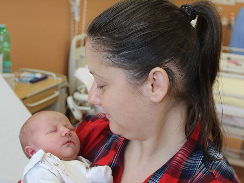 Lucie MAIEROVÁ z Radinov (3630 g, 50 cm) se narodila v klatovské porodnici 5. listopadu v 19.06 hodin. Maminka Kristýna přivedla dceru na svět s pomocí tatínka Františka.