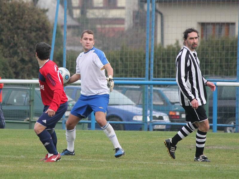 1. A třída Nýrsko (čb) - Dlouhý Újezd 5:3.