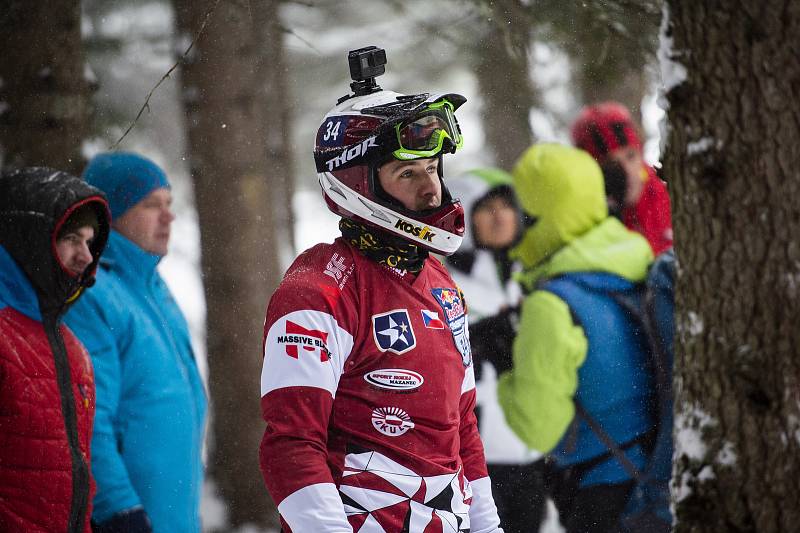 Z Riders Cupu v Rakousku. Václav Kosnar v červeném dresu.