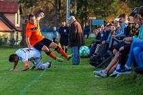 11. kolo okresního přeboru: TJ Sokol Veřechov (na snímku fotbalisté v bílých dresech) - Tatran Dlouhá Ves 3:0 (2:0).