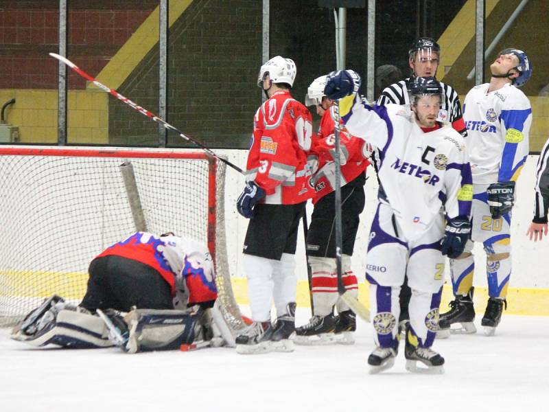 Krajská liga: HC Klatovy B (červené dresy) - HC Meteor Třemošná 9:2