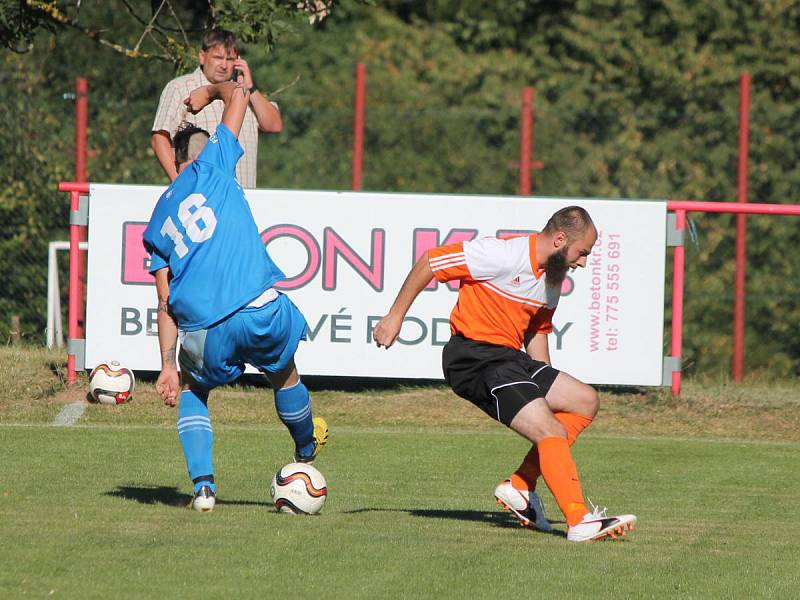 1. B třída 2016/2017: Chanovice (oranžové dresy) - Měčín 1:0