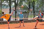 2. liga v nohejbalu mužů: Horažďovice (v modrém) - Slaný 6:2.