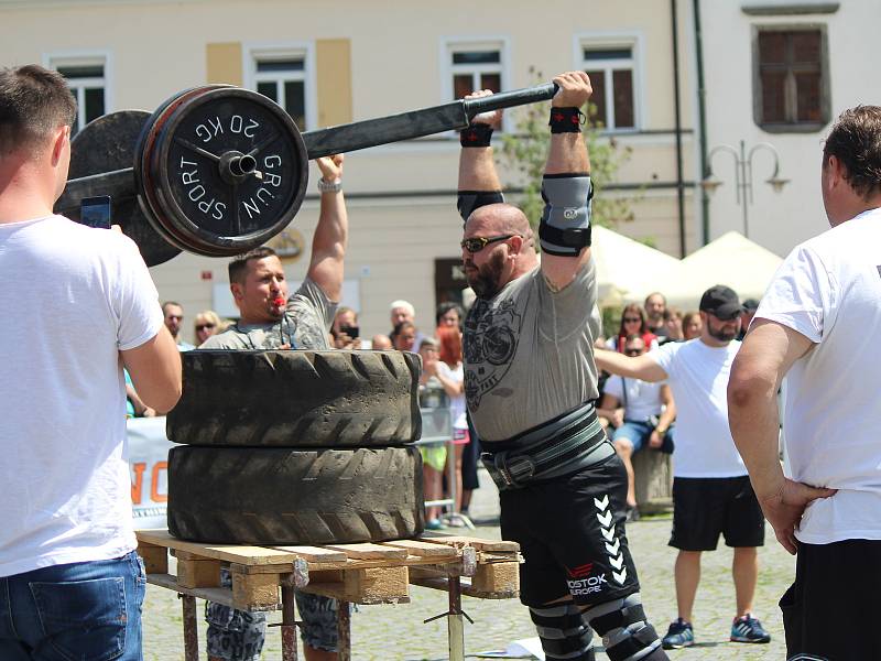 Soutěž strongmanů v Sušici.