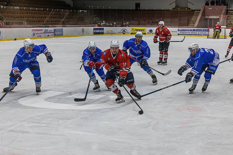 16. kolo západní konference 2. ligy: SHC Klatovy (na snímku hokejisté v červených dresech) - HC Benátky nad Jizerou 3:4.