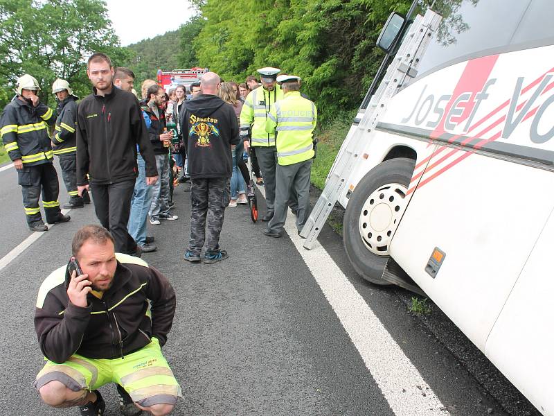 Nehoda autobusu u Kokšína.