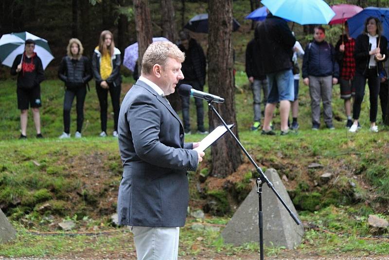 Pietní akt ve Spáleném lese v Lubech.