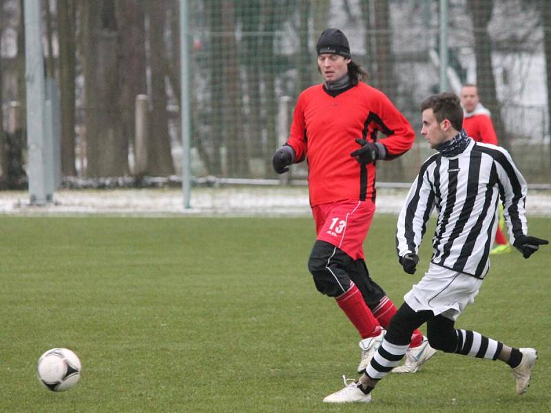 Zimní turnaj v Sušici: Nýrsko (v pruhovaném) - Luby 2:0.